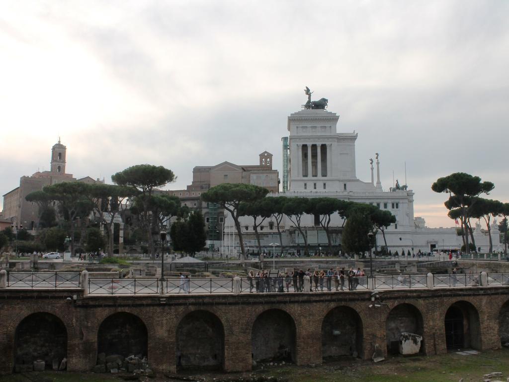 Hella Ibernesi 23 Fori Imperiali Inn, New Gestion! * Rom